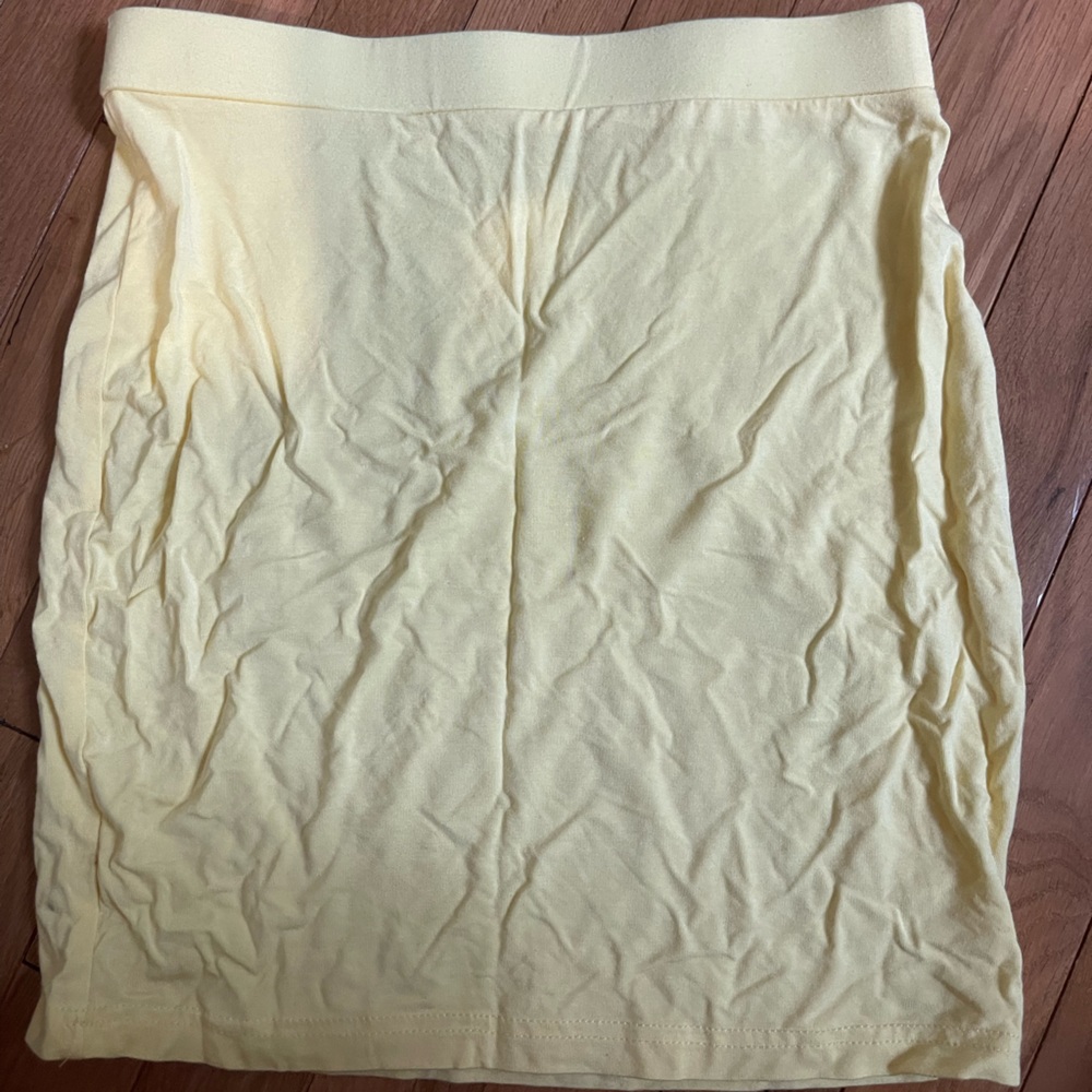 yellow skirt